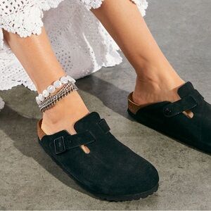 Birkenstock Bostons - Black